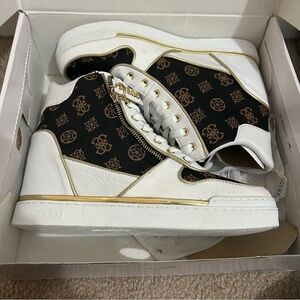 GUESS Women's Fiora Wedge Fashion Sneakers In Box Size 9.5